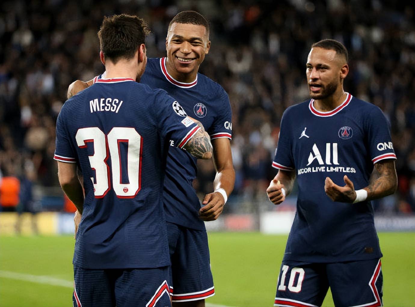 九游会-大比分获胜首场状态出色，日本队观众沸腾！，姆巴佩重返赛场上演精彩一战(姆巴佩的100米成绩)