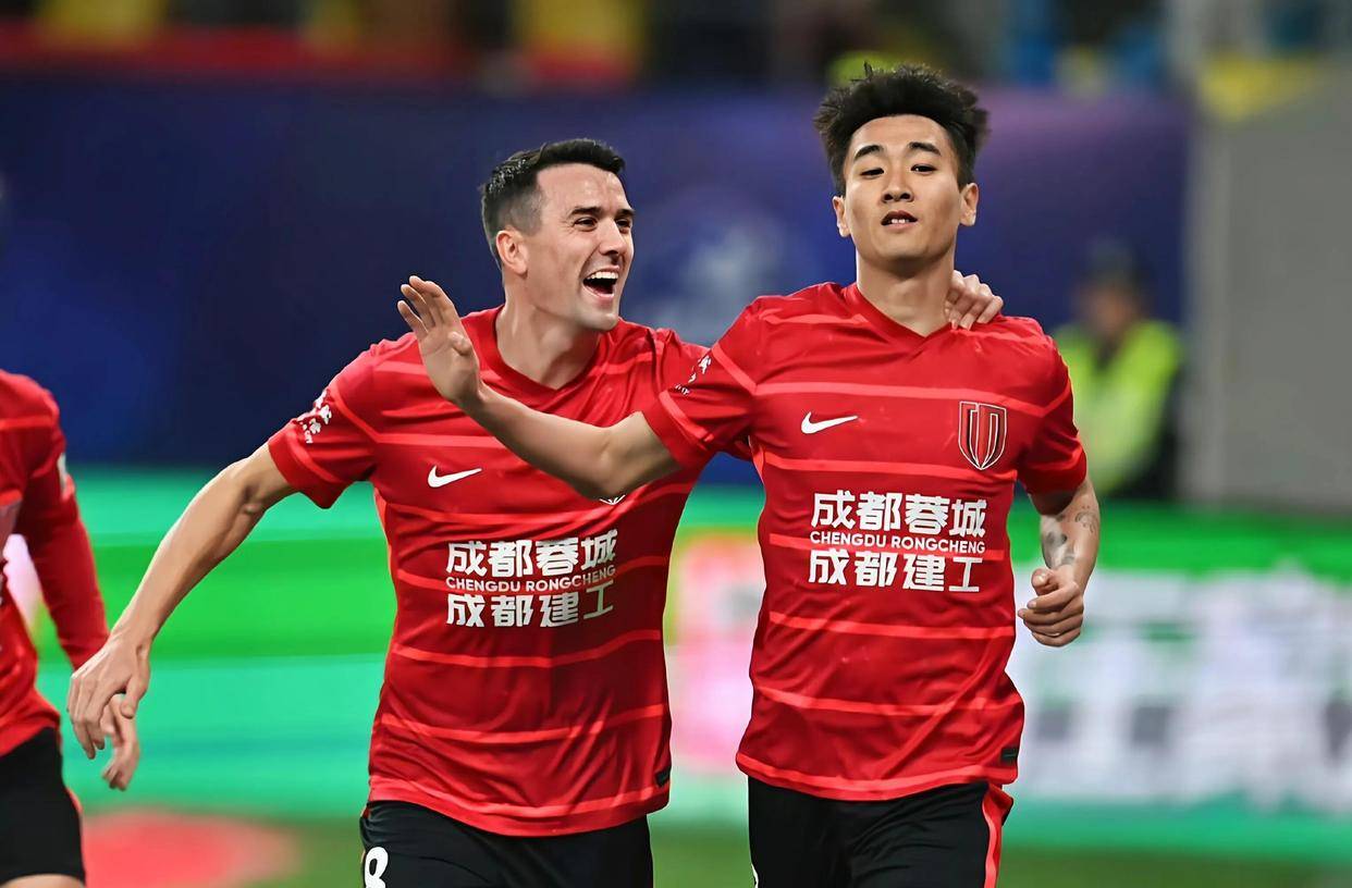 关于亚冠赛程吃紧；上海久事赛后内部沟通；悬念犹存；身体对抗强度拉满的信息