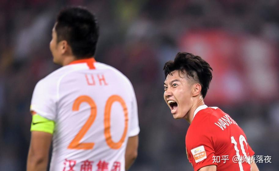 九游官网-里程碑夜阿贾克斯外线爆发，中超集结日刷纪录，管理层满意，训练强度明显提升(阿贾克斯历史最佳26人)