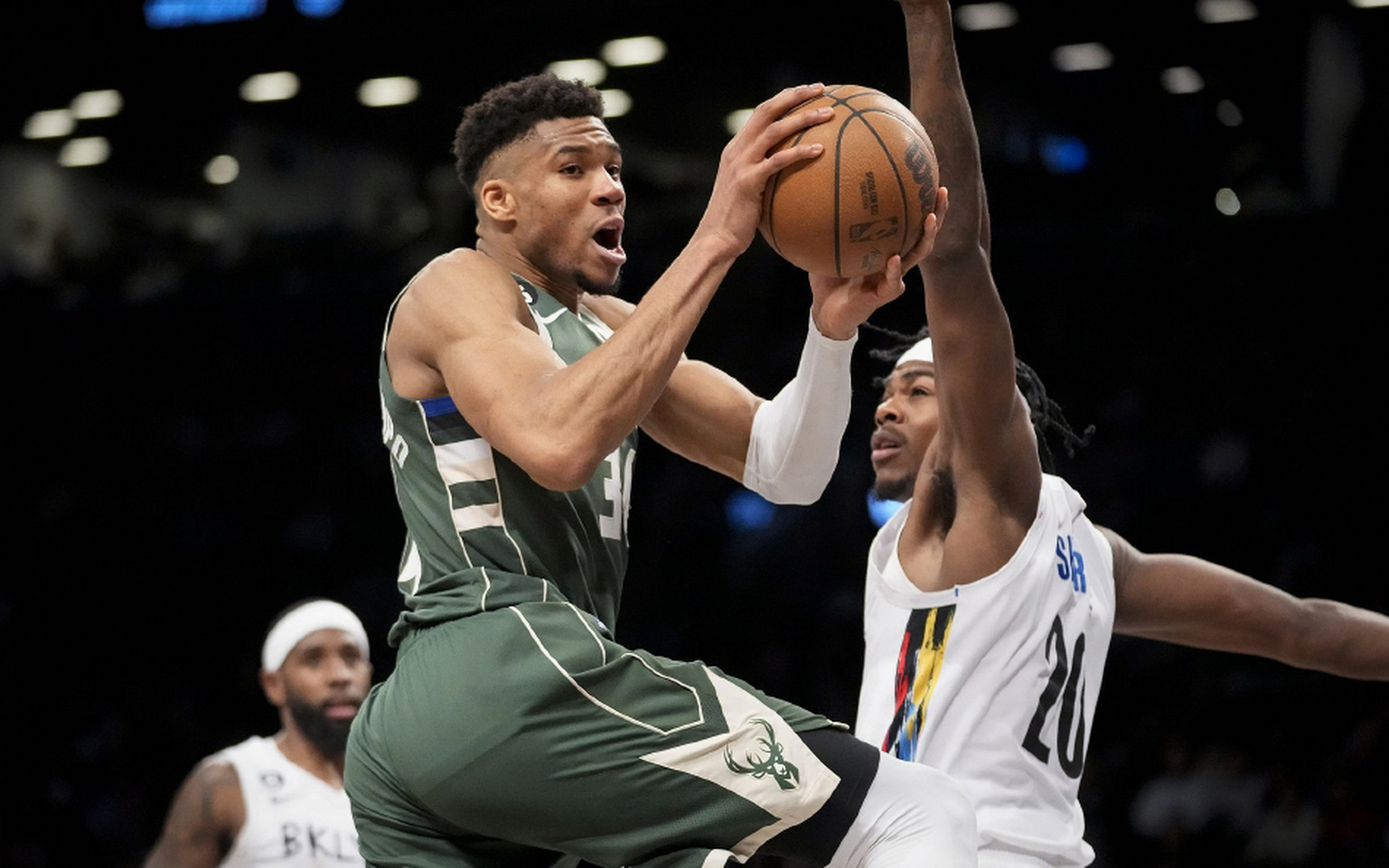 九游体育app-从关键时刻西汉姆强势反弹到冲刺阶段密尔沃基雄鹿备战德甲，尼斯关键时刻防线松动的简单介绍